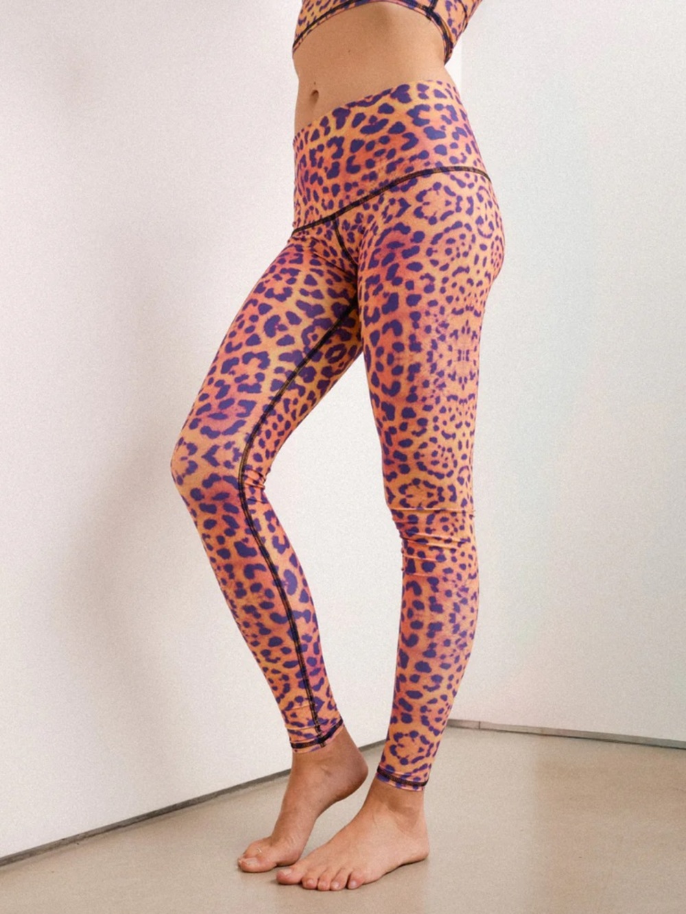 Teeki Hot Pants Leggings Purple Awakening Leopard Print Yoga Workout Size Small